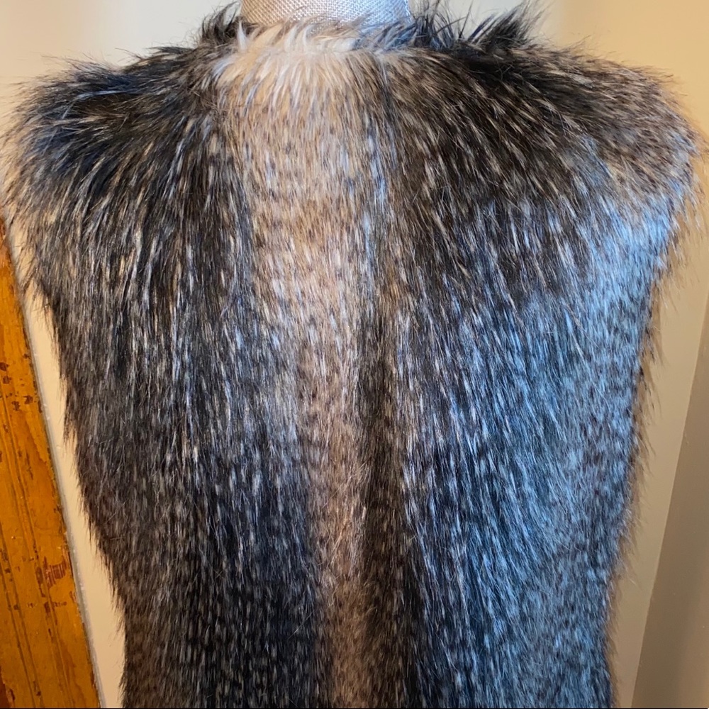 Via Spiga Vest‎ - Picture 3 of 5